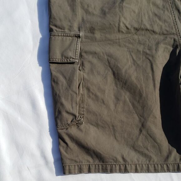 Banana Republic neutral men cargo shorts - Picture 3 of 4